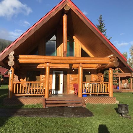 Yoho Chalets Villa Golden Eksteriør billede