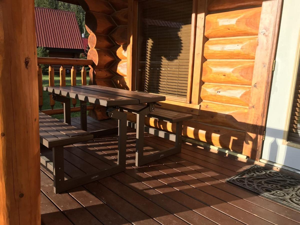 Yoho Chalets Villa Golden Eksteriør billede
