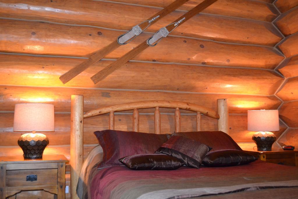 Yoho Chalets Villa Golden Eksteriør billede