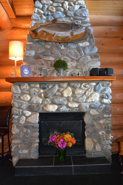 Yoho Chalets Villa Golden Eksteriør billede