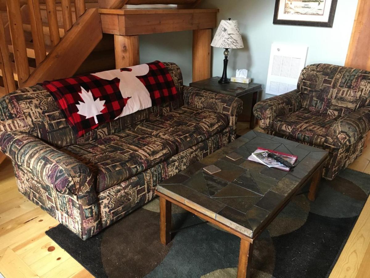 Yoho Chalets Villa Golden Eksteriør billede